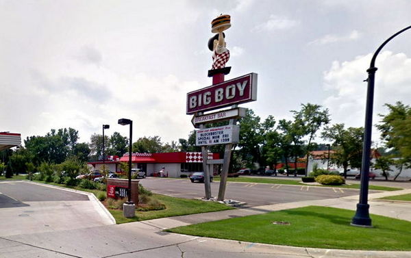 Big Boy Restaurants (Elias Brothers, Elias Bros) - Livonia - 33427 Plymouth Rd C (newer photo)